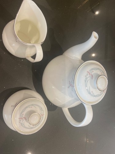 Royal doulton carnation tea - royal,