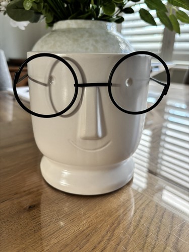 White face planter - face, with