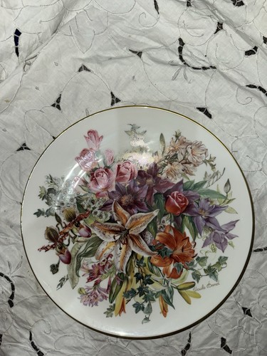 Vintage collector plate - collector,