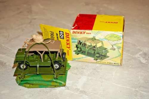 Dinky toys 601 - austin, mini