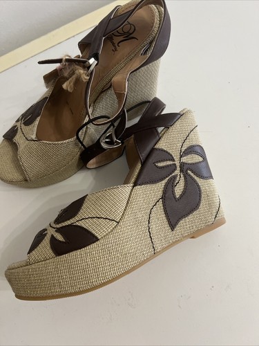 Bnwt mantaray women wedge - bnwt,
