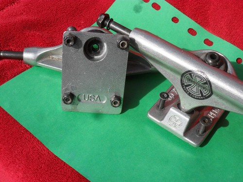 Independent trucks pair - , of