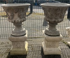 Urns on bases Cast stone Pair