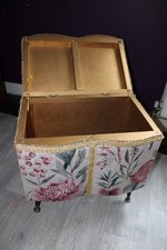 Vintage Floral Ottoman Storage Box on Tapered Legs – 1950s Mid-Century Bedroom