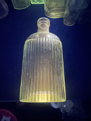 Antique ribbed poison chemist - antique,