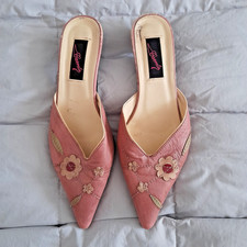 Vintage Carvela flower applique' pink mules pointed toe kitten heel  sz 38 UK 5