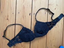 Lovely lace design La Senza Black Padded Bra 32D VGC. Hook and eye fastening.