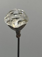 VINTAGE HAT  PIN (B65)