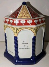 LOVELY VINTAGE WADE CERAMIC OCTAGONAL MEMORY JAR 5.5" HIGH IN MINT CONDITION 