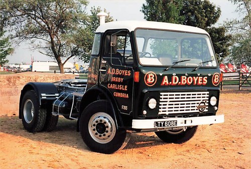 Old volvo truck vintage photo - vintage,