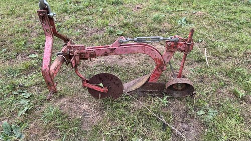 Compact tractor single - tractor, furrow