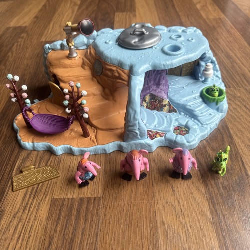 The clangers home planet - the,