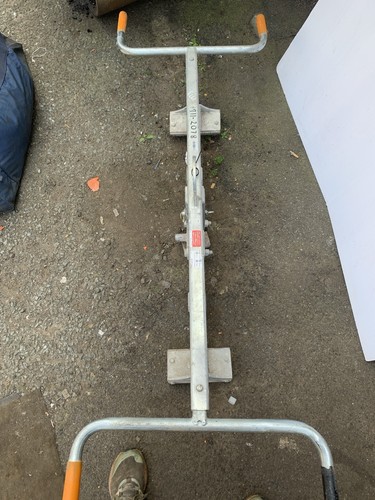Flag and kerb - flag,