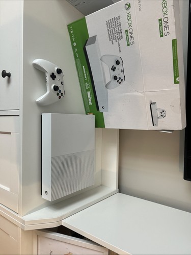 Microsoft xbox one digital - s,
