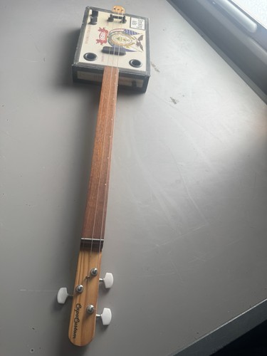 Cigar box guitar string - cigar, 3