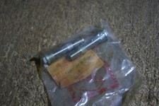 HONDA GENUINE CB250G5 CB360 CL360 PAIR OF ROCKER ARM SHAFTS 14451-369-010   NOS