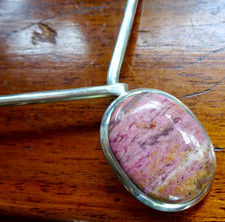 vintage STERLING SILVER unusual pink stone cabochon torque collar necklace -411