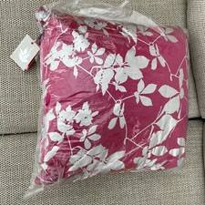 New With Tags Clarissa Hulse Virginia Creeper Cushion 40x40 100% Silk Pink