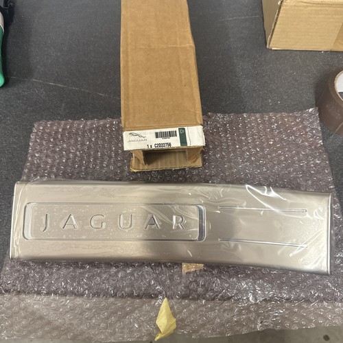Illuminated sill tread plate - illuminated,