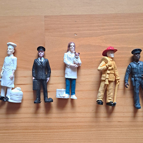Painted plastic people - oo,