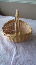 VINTAGE WICKER SHOPPING BASKET WITH  STYLISH HANDLE   USEFUL STORAGE DISPLAY