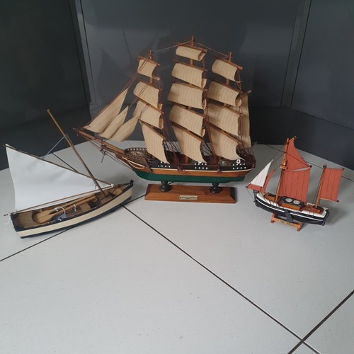 Vintage wooden model - 3x,