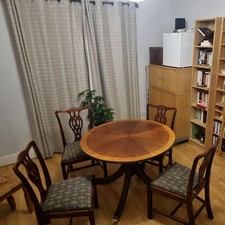 Antique style Mahogany 4 seater breakfast kitchen table dining table with chairs