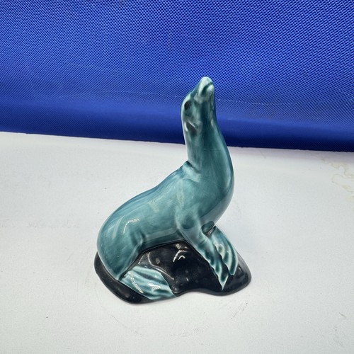 Poole pottery seal rock - seal,