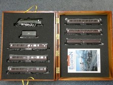 Bachmann 31-960 USED The Eliabethan Boxed Set, A4 Silver Fox Loco plus 6 Thompso