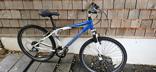 Specialized rockhopper 26in - specialized,