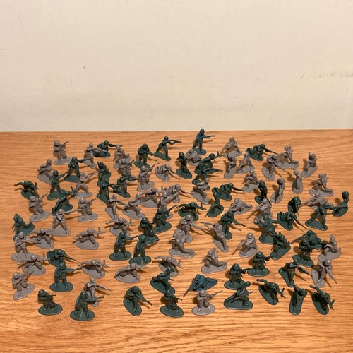 Plastic toy soldiers - plastic, 48