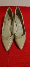 Tamaris elegant beige shoes