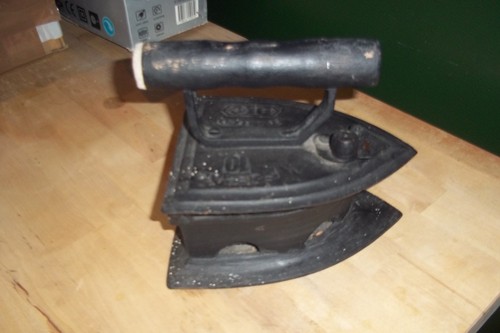 Vintage coal iron bic - iron, tested