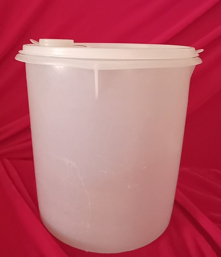 Vintage tupperware - a,