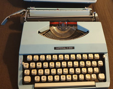 Imperial 200 Portable Typewriter Vintage Blue. 1970s. Retro.  Collectable.