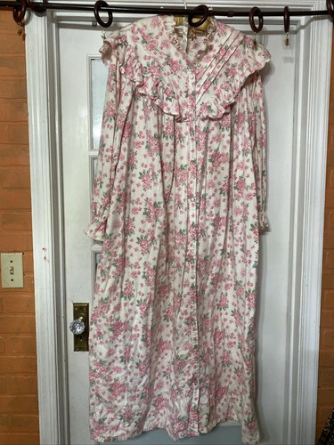 Vtg heavy flannel granny - heavy,