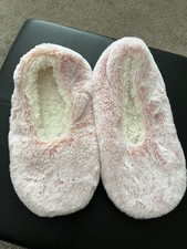 Ladies Fleece Lined Soft Bottom Slippers Size M/L No Tags But Never Worn