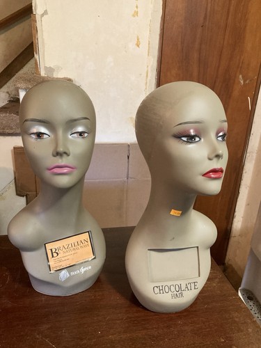 Pair long neck mannequin - of,