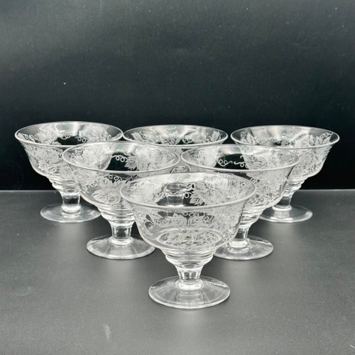 Set crystal footed - of,