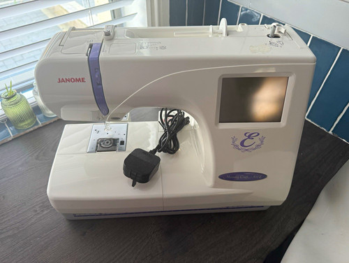 Janome memory craft 300e - craft,