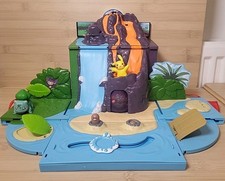 Pokemon Blue Fold up Carry Case Volcano Playset w/Bulbasaur & Pikachu Figures 
