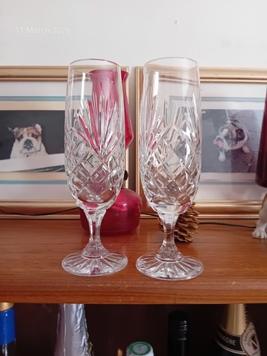 Set cut crystal - of, 2