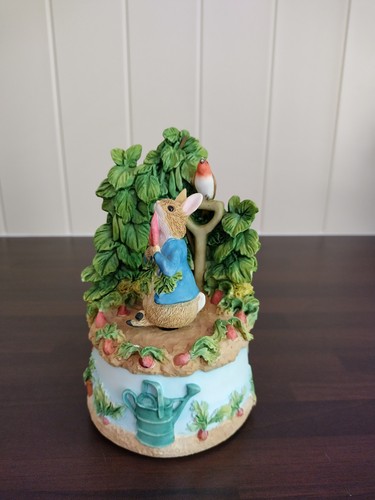 Peter rabbit the garden - peter,