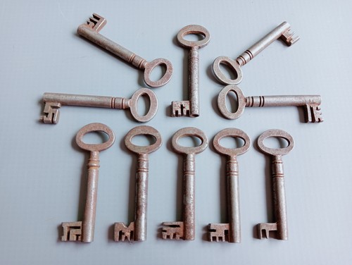 Antique keys steel boxes - 10, x