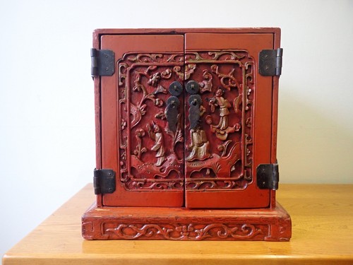 Chinese red lacquer table - , top