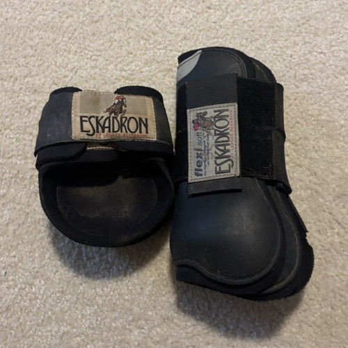 Eskadron open front and hind - open,