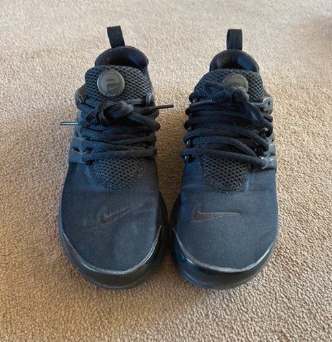 Boys black nike - lace, up