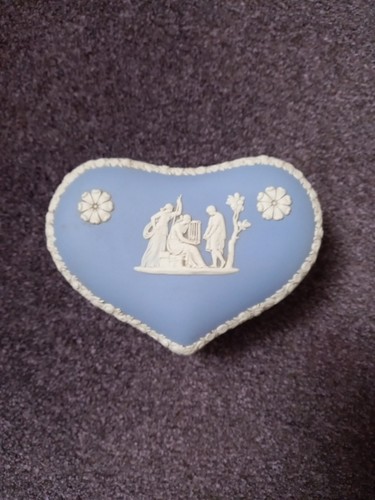 Wedgwood blue jasperware - -,