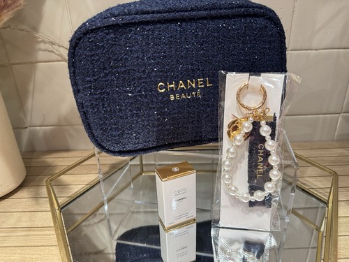 Chanel beaute make bag - up,