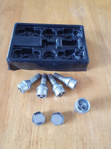 Locking wheel nuts bolts - , studs